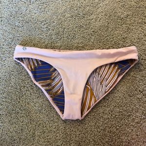 Maaji size medium light pink swim bottoms